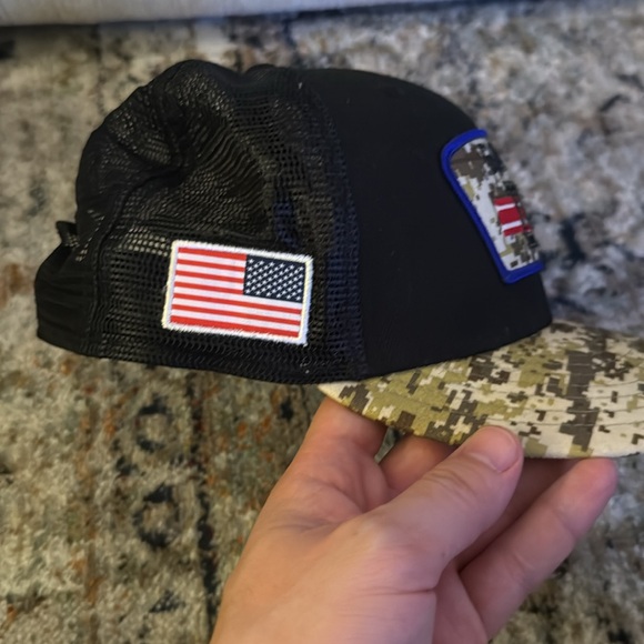 NY Giants Salute to Service Snapback - Picture 2 of 4